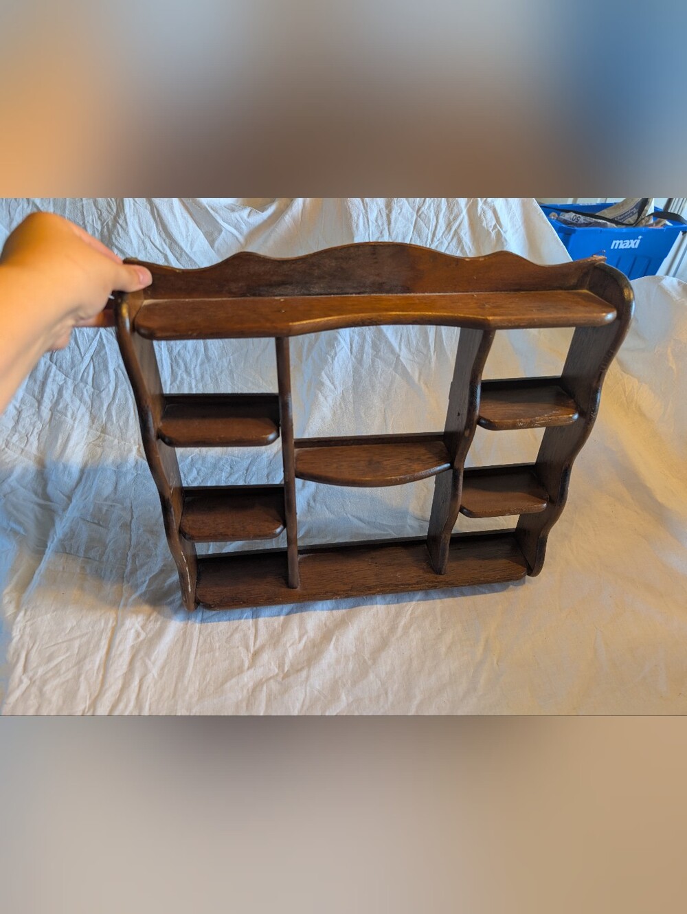 2/100$ Vintage Brown Wooden Wall Display Shelf